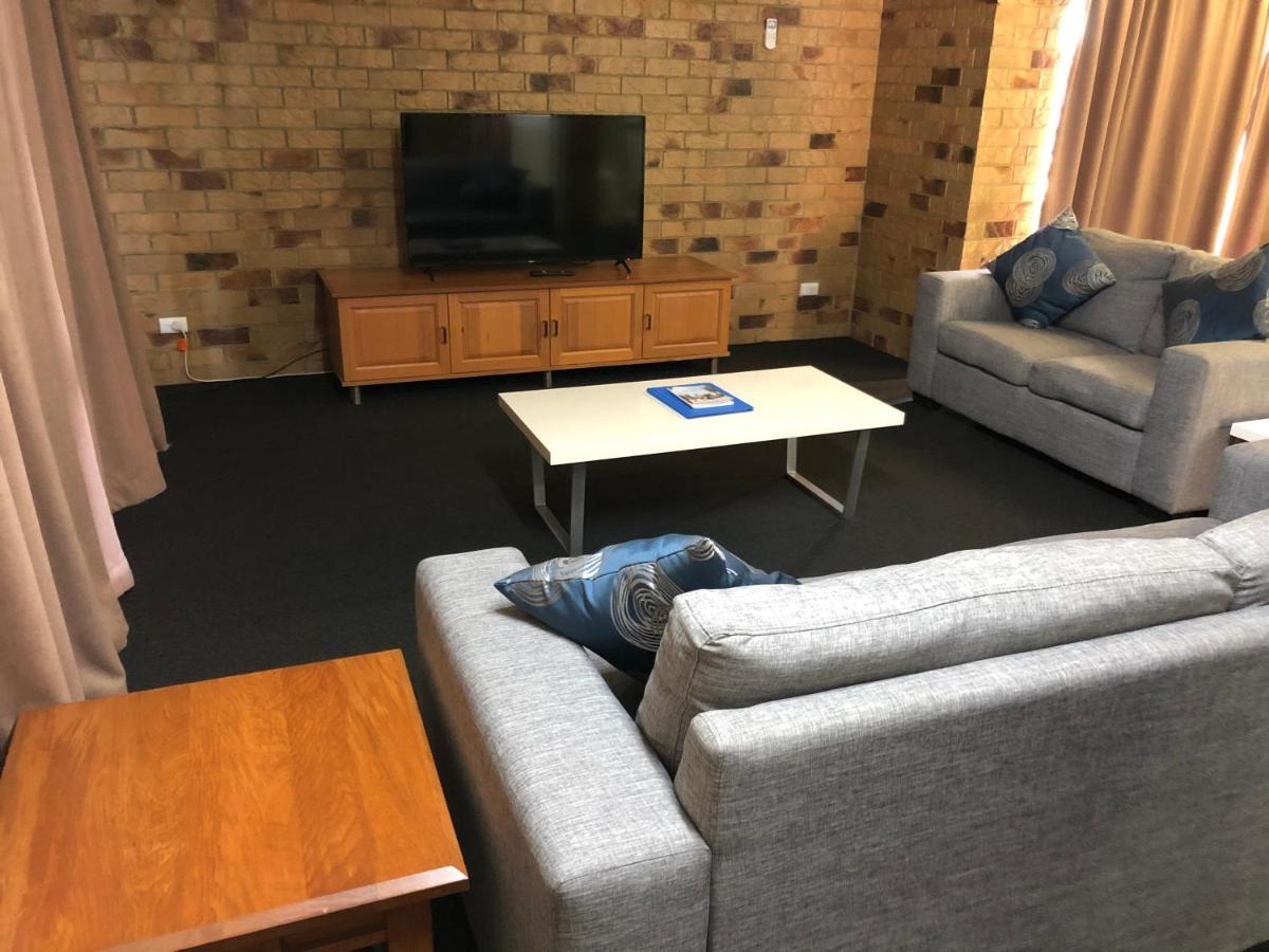 Bribie Waterways Motel Bongaree Extérieur photo
