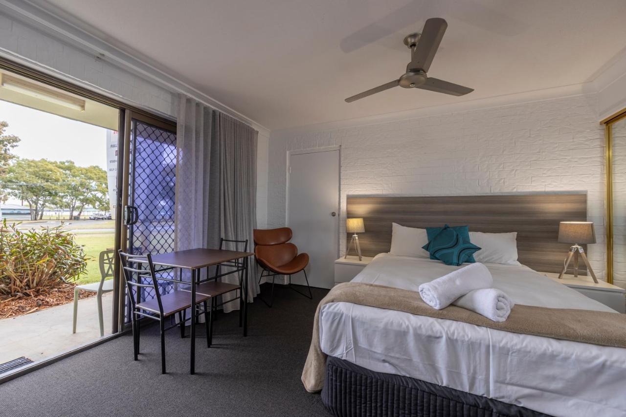 Bribie Waterways Motel Bongaree Extérieur photo