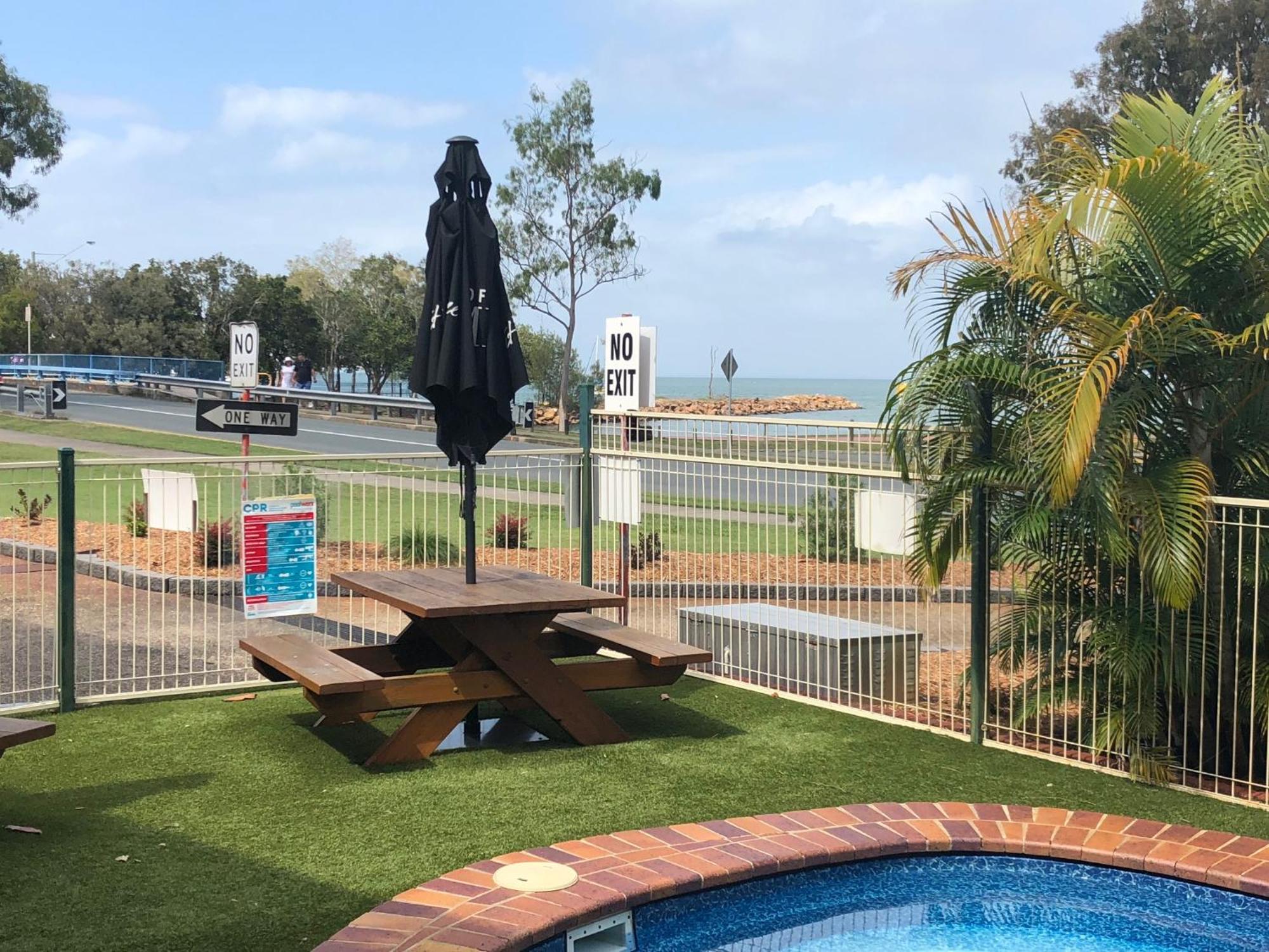 Bribie Waterways Motel Bongaree Extérieur photo