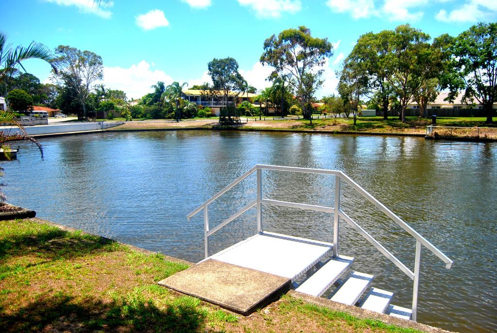 Bribie Waterways Motel Bongaree Extérieur photo