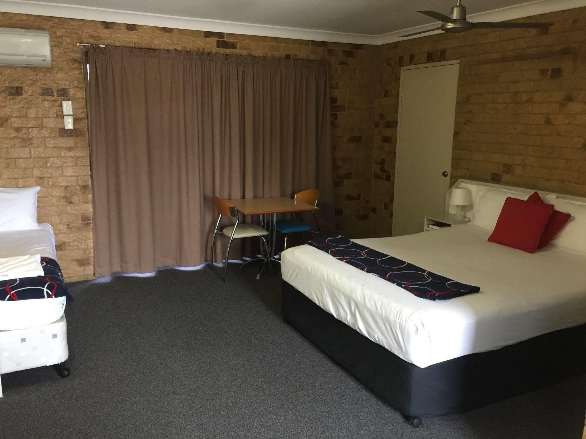 Bribie Waterways Motel Bongaree Extérieur photo