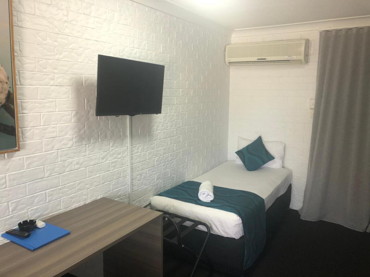 Bribie Waterways Motel Bongaree Extérieur photo