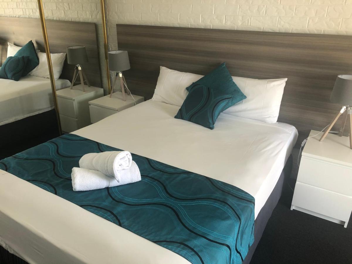 Bribie Waterways Motel Bongaree Extérieur photo