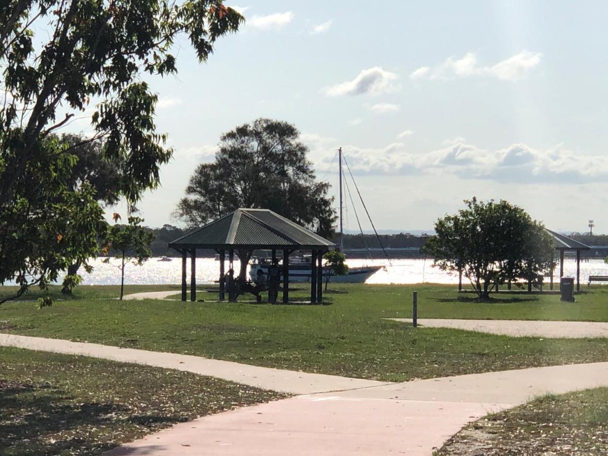 Bribie Waterways Motel Bongaree Extérieur photo